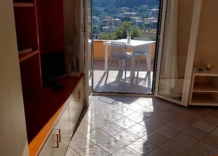 Monolocale 3 Con Terrazzo Vista Mare *