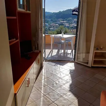 Monolocale 3 Con Terrazzo Vista Mare *