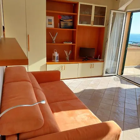 Monolocale 3 Con Terrazzo Vista Mare Cavo