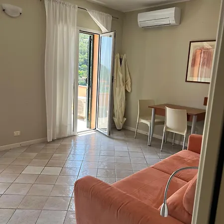 Monolocale 3 Con Terrazzo Vista Mare * Cavo